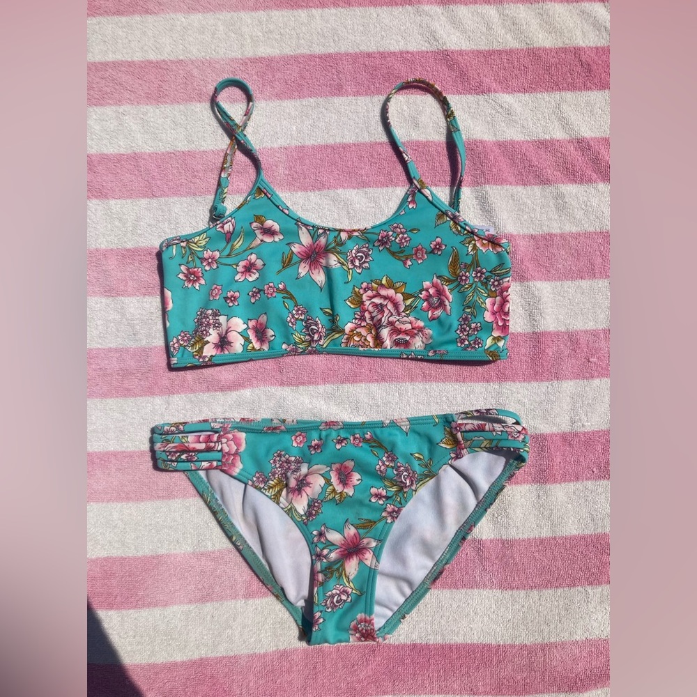 Girl’s Billabong Bikini Size 10